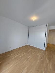 For rent Rueil-malmaison 3 rooms 63 m2 Hauts de Seine (92500) photo 4