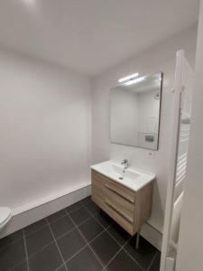 For rent Suresnes 2 rooms 38 m2 Hauts de Seine (92150) photo 4