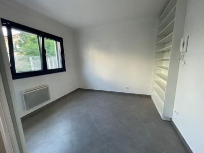 Louer Appartement 30 m2 Blanc-mesnil