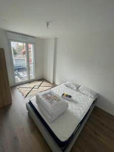 For rent Asnieres-sur-seine 2 rooms 46 m2 Hauts de Seine (92600) photo 0