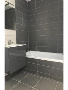 For rent Bordeaux 2 rooms 45 m2 Gironde (33300) photo 3