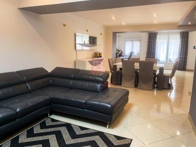 For sale Meaux 4 rooms 154 m2 Seine et marne (77100) photo 3