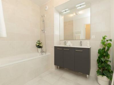 For sale Hyeres 4 rooms 93 m2 Var (83400) photo 2