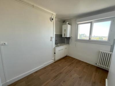 For sale Angers 5 rooms 82 m2 Maine et loire (49100) photo 4