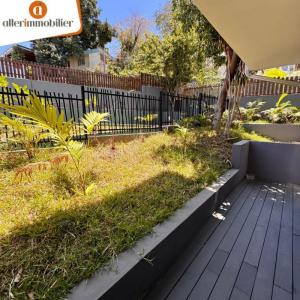 Louer Appartement 129 m2 Saint-gilles-les-bains