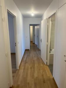 For rent Paris-15eme-arrondissement 4 rooms 91 m2 Paris (75015) photo 2