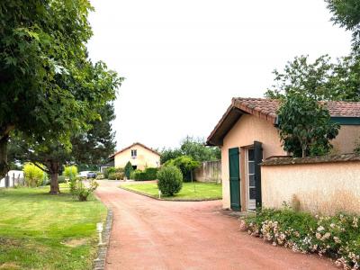 For sale 9 rooms 195 m2 Loire (42720) photo 0
