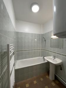 For rent Lyon-6eme-arrondissement 2 rooms 44 m2 Rhone (69006) photo 4