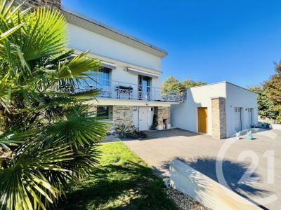 For sale Saint-yrieix-la-perche 6 rooms 143 m2 Haute vienne (87500) photo 1