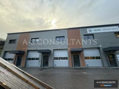 Louer Commerce 456 m2 Bathie