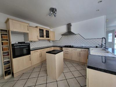 For sale 6 rooms 125 m2 Charente maritime (17330) photo 2