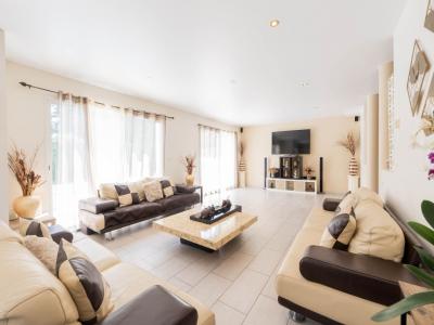 For sale 6 rooms 185 m2 Savoie (73100) photo 3