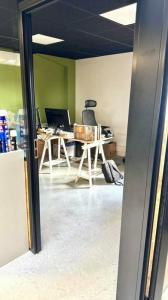 Louer Bureau 65 m2 Carbon-blanc