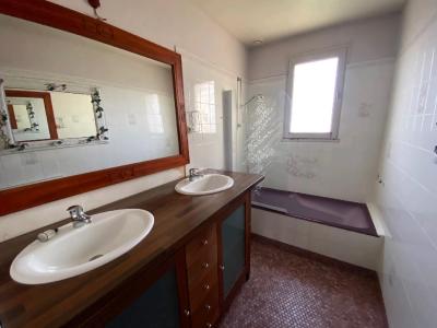 For sale Huisserie EXTERIEUR 8 rooms 137 m2 Mayenne (53970) photo 2