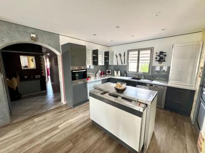 For sale Fos-sur-mer 4 rooms 99 m2 Bouches du Rhone (13270) photo 3