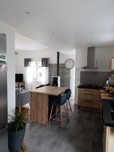 For sale Saujon 4 rooms 78 m2 Charente maritime (17600) photo 3