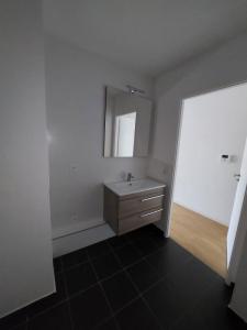For rent Suresnes 1 room 22 m2 Hauts de Seine (92150) photo 3