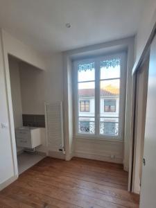 For rent Lyon-6eme-arrondissement 1 room 45 m2 Rhone (69006) photo 3
