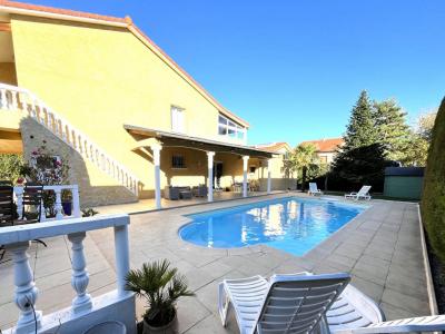 For sale Riom 6 rooms 213 m2 Puy de dome (63200) photo 1