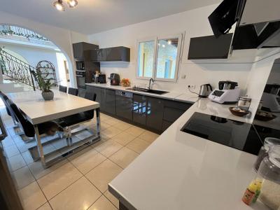 For sale Riom 6 rooms 213 m2 Puy de dome (63200) photo 2