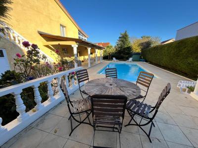 For sale Riom 6 rooms 213 m2 Puy de dome (63200) photo 4