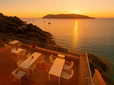 For sale Hyeres 11 rooms 371 m2 Var (83400) photo 2