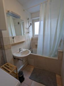 For rent Paris-19eme-arrondissement 4 rooms 15 m2 Paris (75019) photo 2