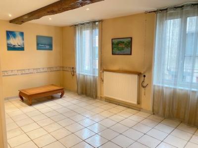 Louer Appartement Saint-trivier-de-courtes 690 euros