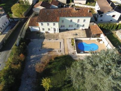 For sale 9 rooms 302 m2 Charente (16140) photo 0