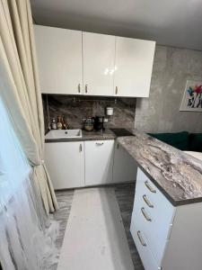 For rent Paris-18eme-arrondissement 2 rooms 28 m2 Paris (75018) photo 3