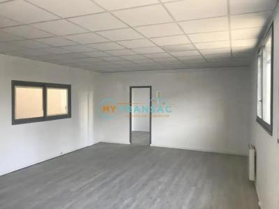 Louer Commerce 564 m2 Emerainville