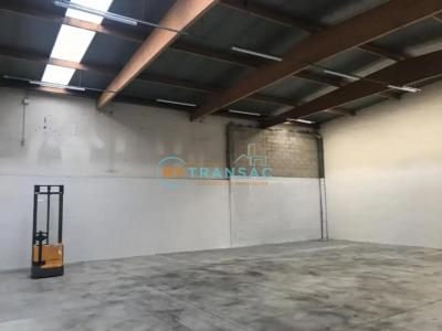 Louer Commerce 387 m2 Emerainville