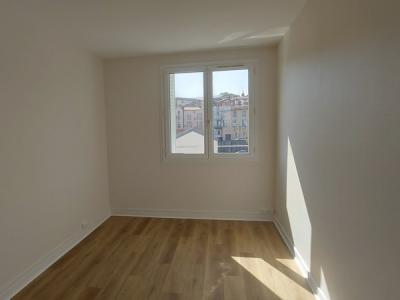 For rent Riom 3 rooms 52 m2 Puy de dome (63200) photo 2