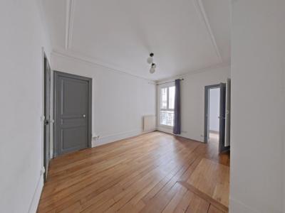 For rent Paris-18eme-arrondissement 2 rooms 47 m2 Paris (75018) photo 3