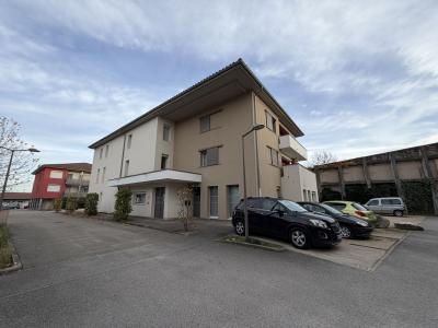 For sale BOURG ZONE BUS 2 rooms 51 m2 Ain (01440) photo 1