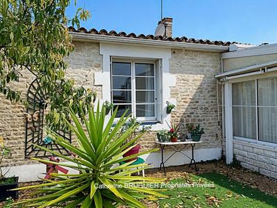 For sale Salles-sur-mer 4 rooms 83 m2 Charente maritime (17220) photo 0