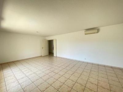 Louer Appartement 77 m2 Nimes