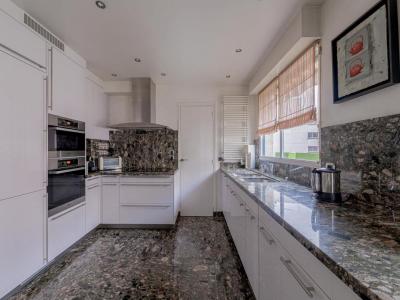 For sale Paris-16eme-arrondissement 5 rooms 138 m2 Paris (75016) photo 3