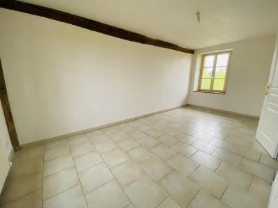 Louer Appartement Villeneuve-en-chevrie 640 euros
