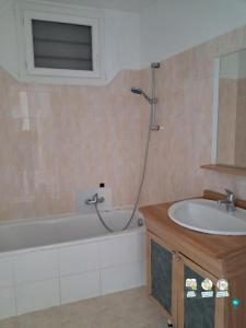 For rent Grasse 2 rooms 47 m2 Alpes Maritimes (06130) photo 3