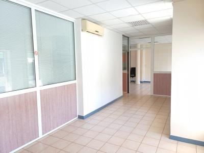 Louer Local commercial 123 m2 Saint-denis