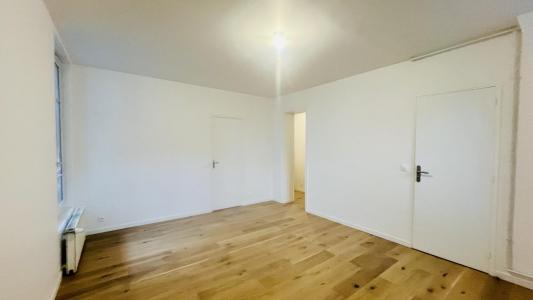 For sale Paris-18eme-arrondissement 2 rooms 38 m2 Paris (75018) photo 0