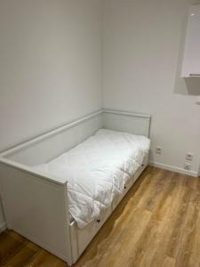 Louer Appartement 11 m2 Paris-16eme-arrondissement