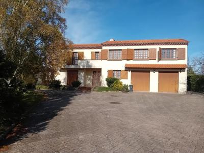 For sale Billom 6 rooms 211 m2 Puy de dome (63160) photo 0