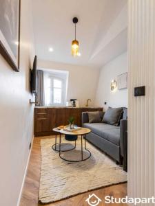 Louer Appartement 11 m2 Paris-17eme-arrondissement