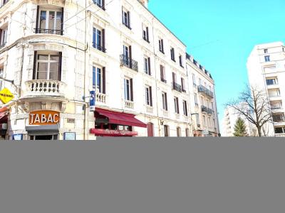 For sale ZONE PIETONNE 85 m2 Loire (42300) photo 0