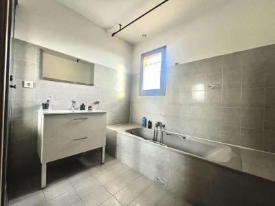 For sale 4 rooms 95 m2 Gard (30800) photo 4