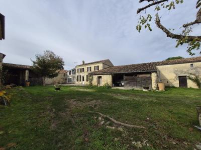 For sale 4 rooms 123 m2 Charente maritime (17160) photo 0