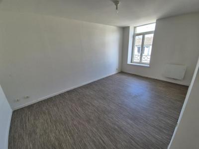 Louer Appartement 81 m2 Maubert-fontaine