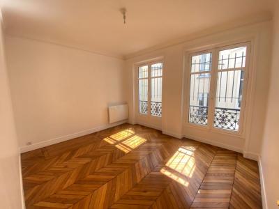 For rent Paris-3eme-arrondissement 4 rooms 114 m2 Paris (75003) photo 4